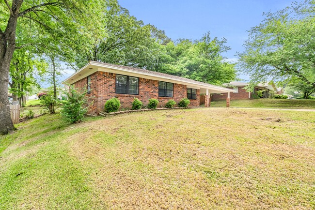 Building Photo - Renovated 3 Bedroom 2 Bath Home for Rent!