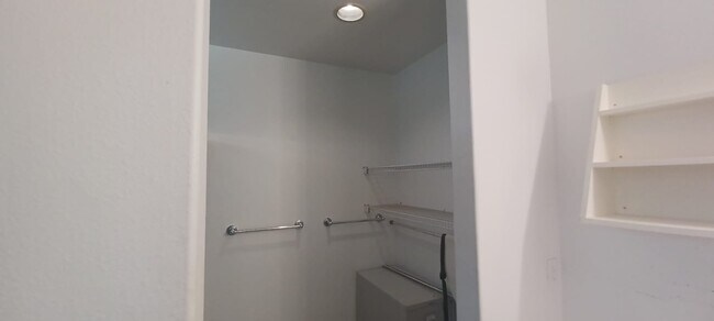 Foto del edificio - 15-2060-2060 22nd Ave