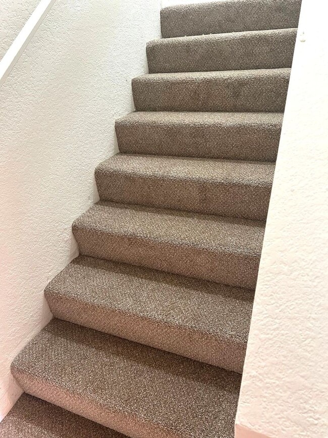 Foto del edificio - 10318 Commerce Ave