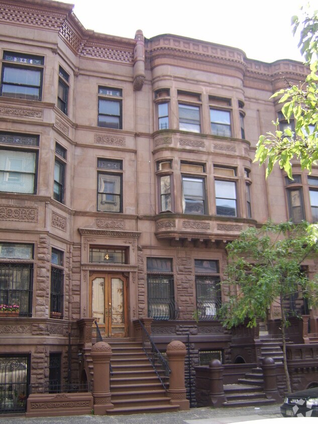 Foto del edificio - 6 W 122nd St