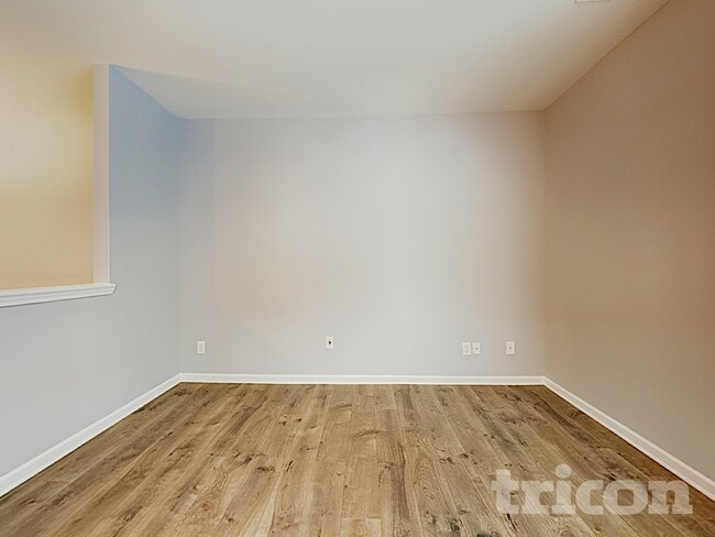 Foto del edificio - 3323 Lowland Dr