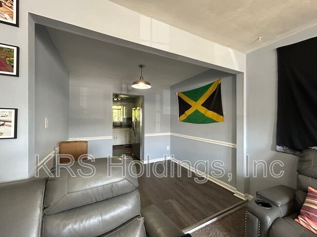 Building Photo - 1652 Fairfax Dr