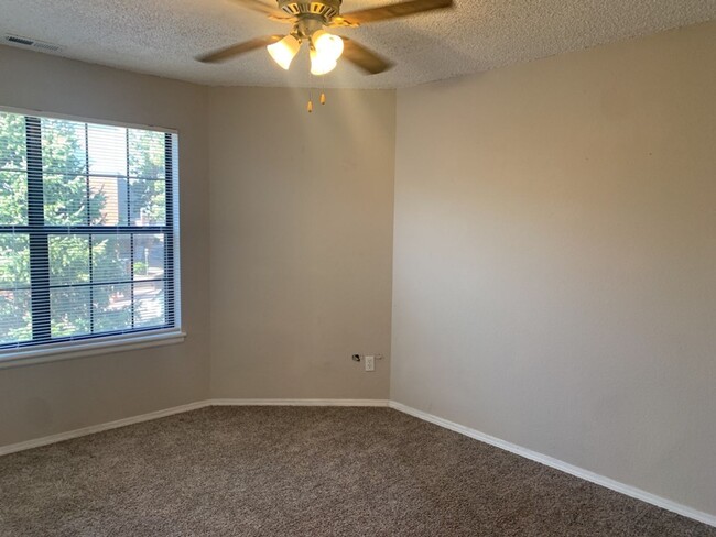 Building Photo - 1 Bedroom unit on Tampico for rent!