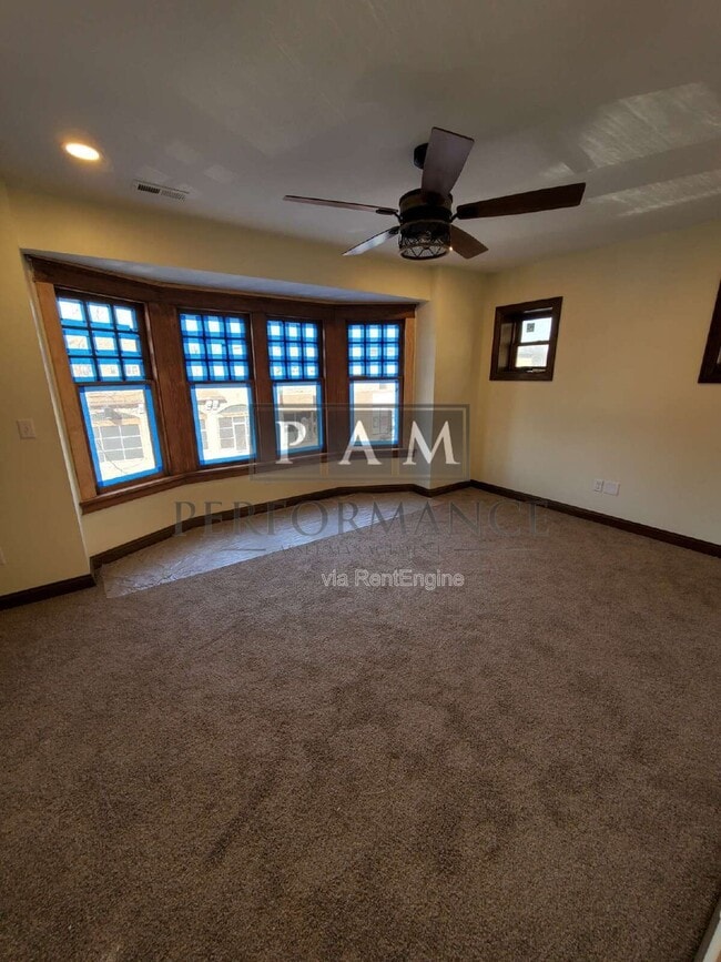 Building Photo - 5525 W North Ave