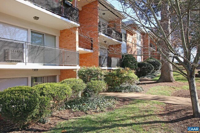 Foto del edificio - 1800 Jefferson Park Ave