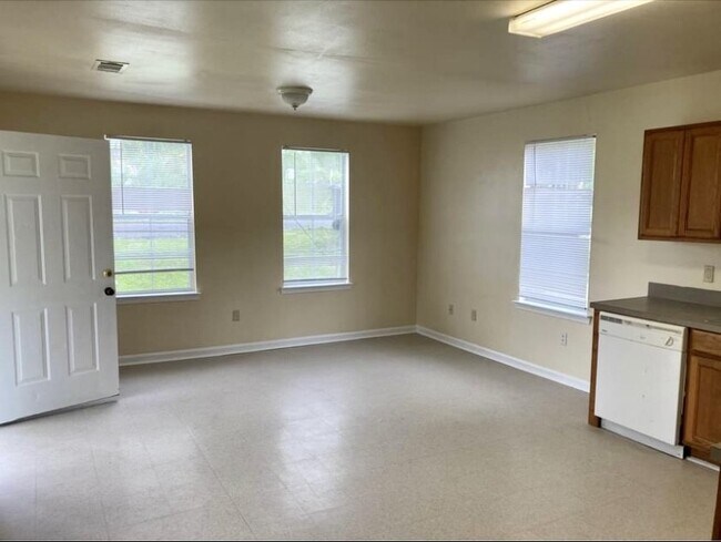 Foto del edificio - 2115 Virginia St