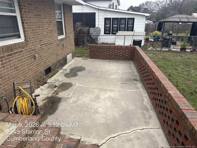 Building Photo - 2249 Stanton St