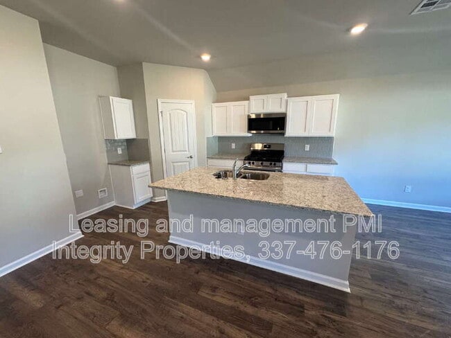 Foto del edificio - 331 White Pine Dr