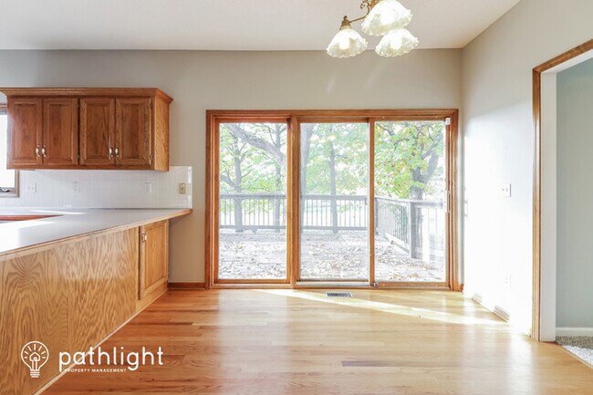 Building Photo - 104 SE Nottingham Ct, Lee's Summit, MO, 64063