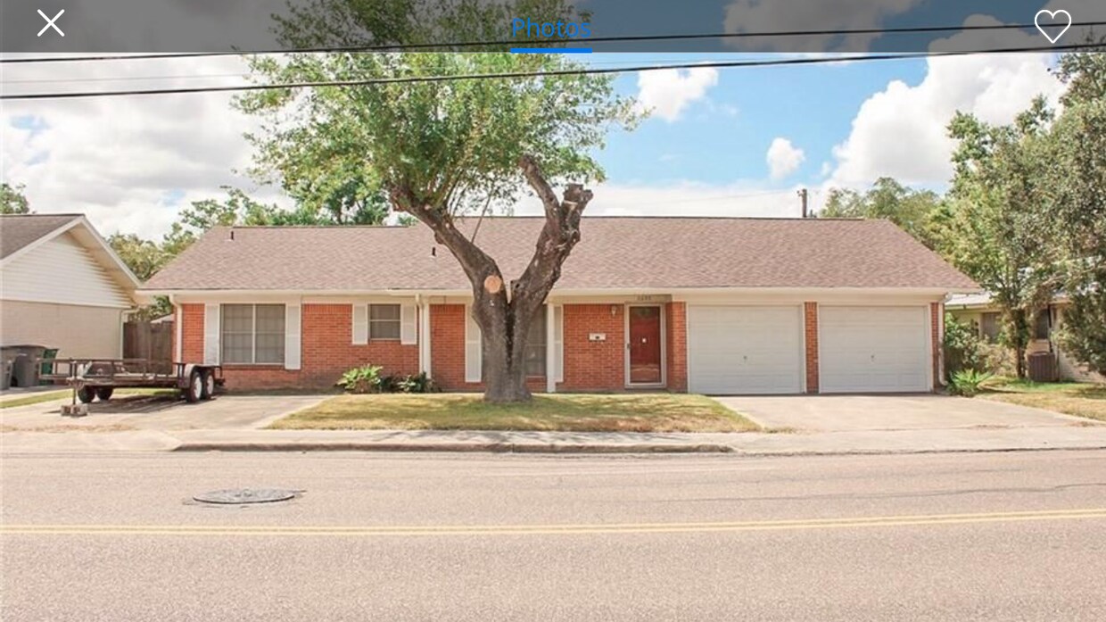 Front with lots of parking - 2605 E Airline Rd