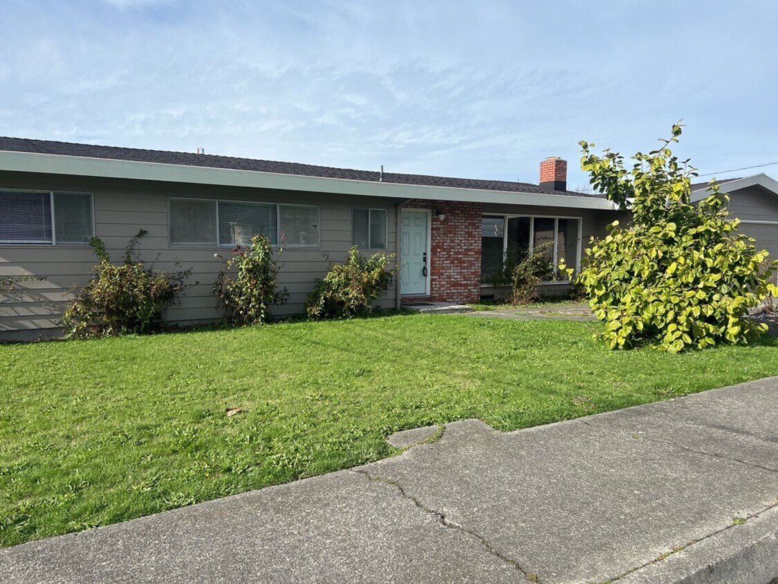 41364142 Walnut [PRM Suzanne] (3) Apartment for Rent in Eureka, CA