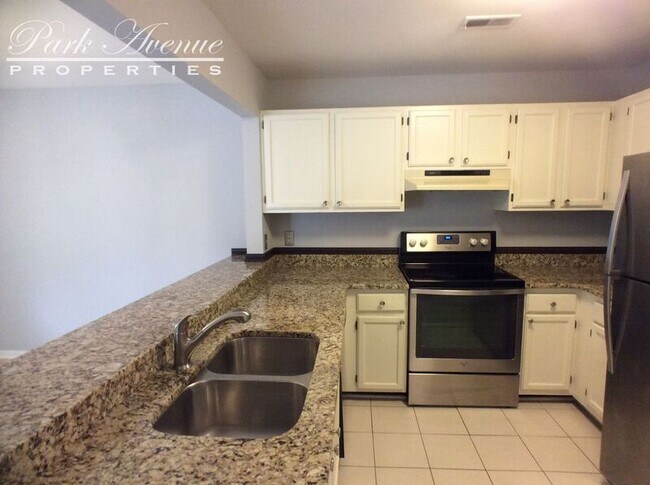 Foto del edificio - 3302 Selwyn Farms Ln