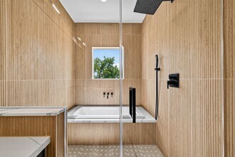 Building Photo - 3315 Daphne St