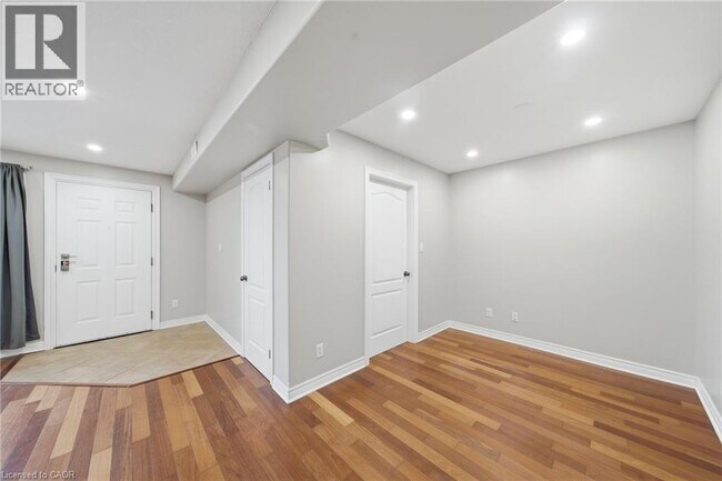 Photo du bâtiment - 50 Whitlaw Way