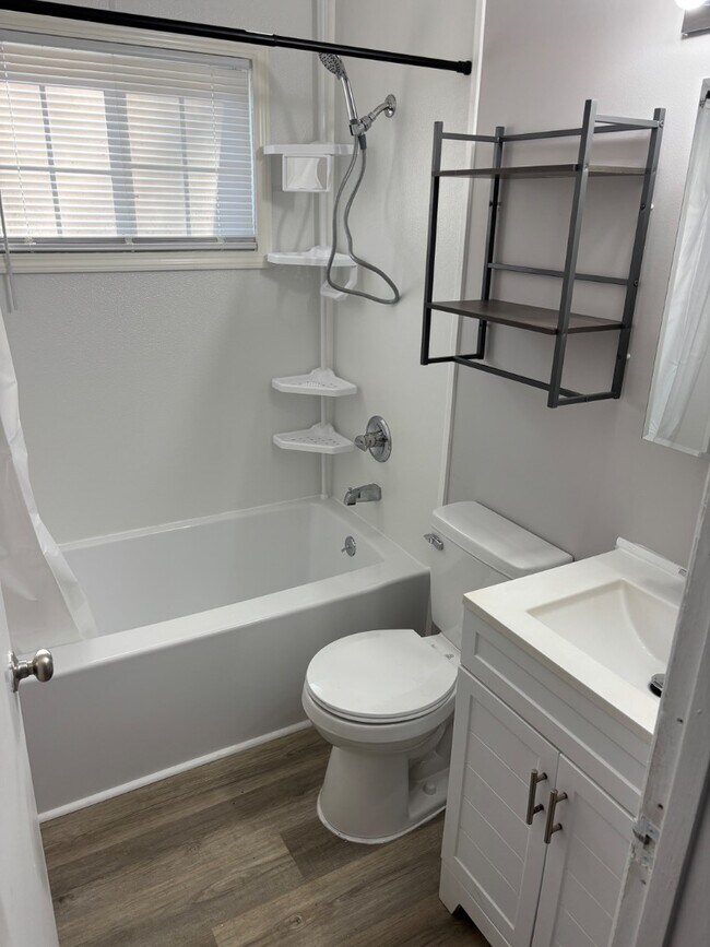 Building Photo - 603 1st St