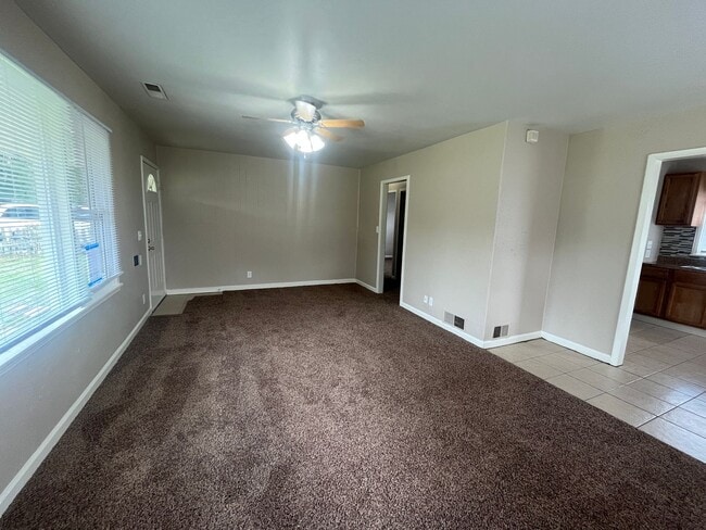 Foto del edificio - 4319 Standish Dr