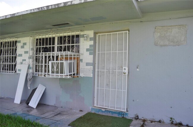 Foto del edificio - 2395 NW 82nd St