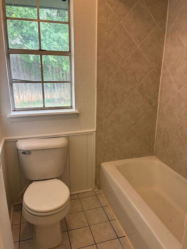 Building Photo - Spacious 4 Bed / 2 Bath Home for Rent in Norman
