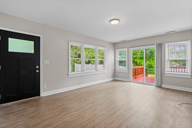 Building Photo - 2805 McCombs St