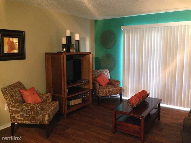 Foto del edificio - 1663 Hillcrest Rd