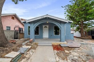 Building Photo - 1516 E Young St