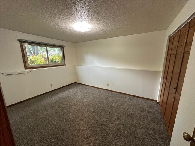 Foto del edificio - 9350 Syndicate Ave