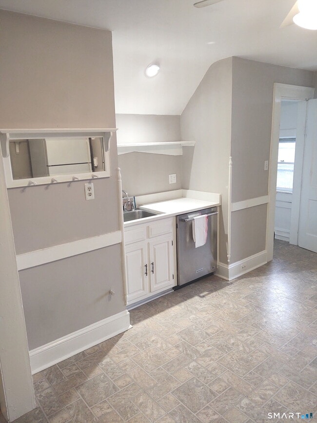 Building Photo - 158 Scofield Ave