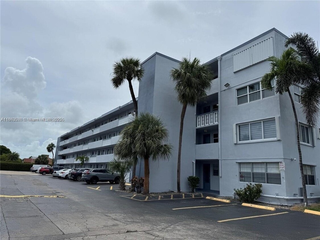 Primary Photo - 1333 E Hallandale Beach Blvd