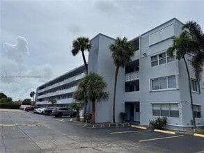 Building Photo - 1333 E Hallandale Beach Blvd