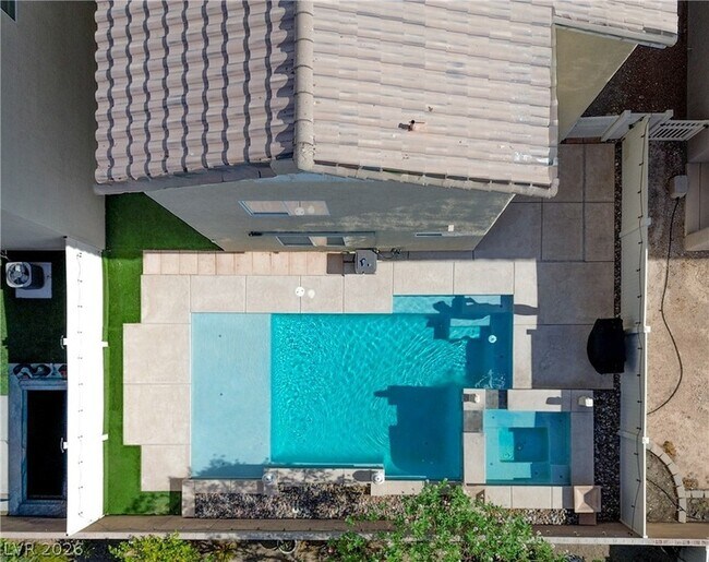 Foto del edificio - 5067 Lower Falls Ct