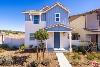 Building Photo - 27639 Sawtooth Ln
