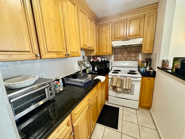Building Photo - 2 Larose Pl