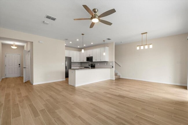 Building Photo - 9819 Red Eagle Dr