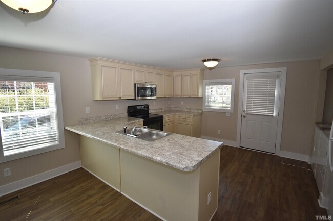 Foto del edificio - 225 W Stallings St