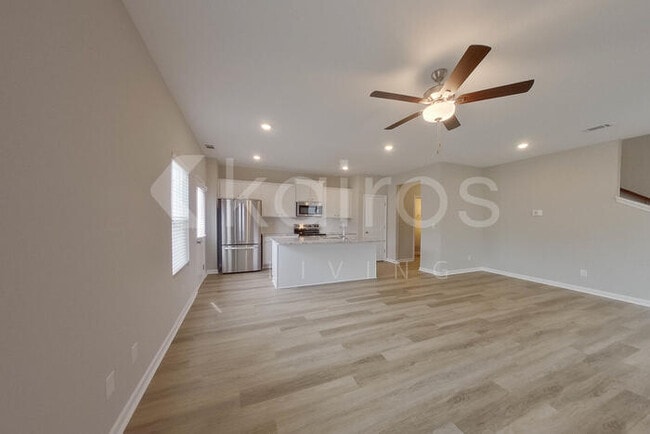 Building Photo - 933 Silent Barge Cv