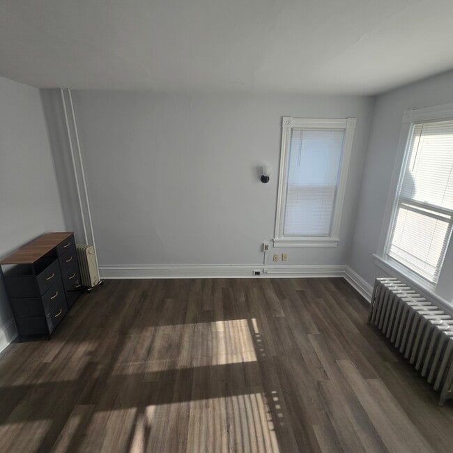 Bedroom 1 - 121 Mercer St