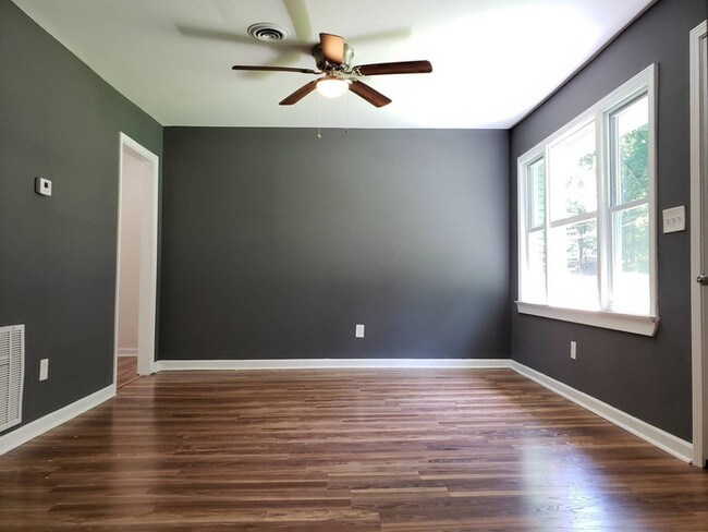 Foto del edificio - 50% off first month's rent!!!
