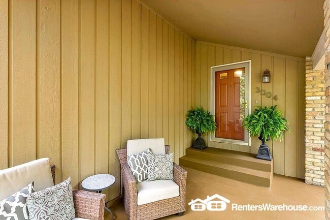Building Photo - 3004 Pine Ridge Dr