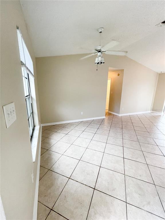 Foto del edificio - 10441 Bridlewood Ave