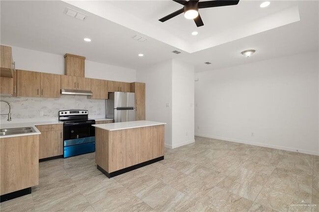 Building Photo - 14 Vision St