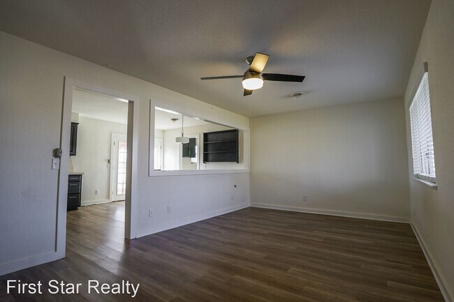 Building Photo - 3 br, 1.5 bath House - 229 N. Broyles St.