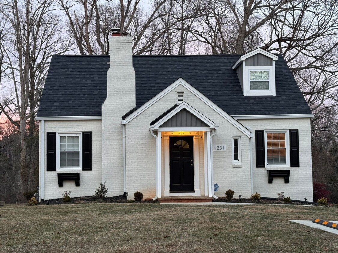 Foto principal - 1231 Brookwood Dr