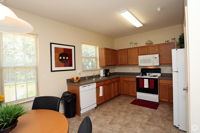 Kitchen - The Pointe at Manorgreen Townhomes