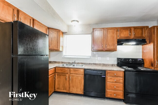 Building Photo - 1114 Soria St