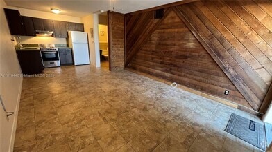 Building Photo - 2400 SW 42nd Ave