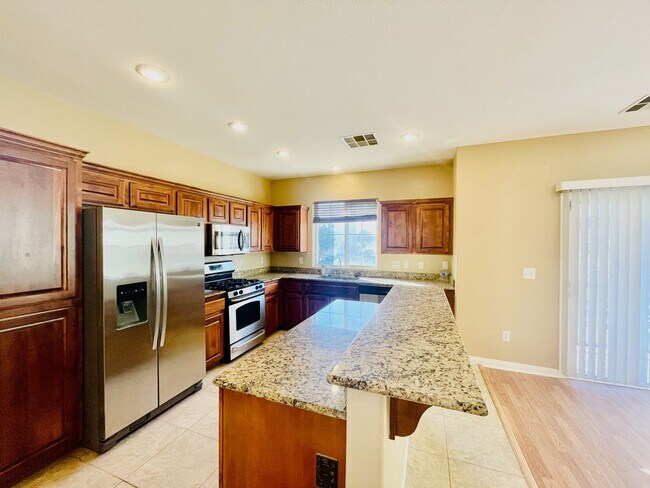 Building Photo - Open Design Plan 3 Bd + Office, 3 bth, New Floors, New paint!