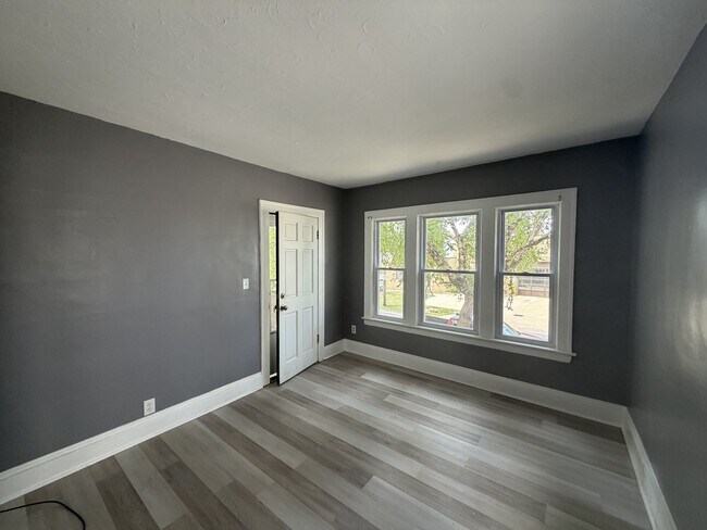 Foto del edificio - 3235 W 121st St