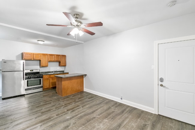 Foto del edificio - 5860 N Kenmore Ave