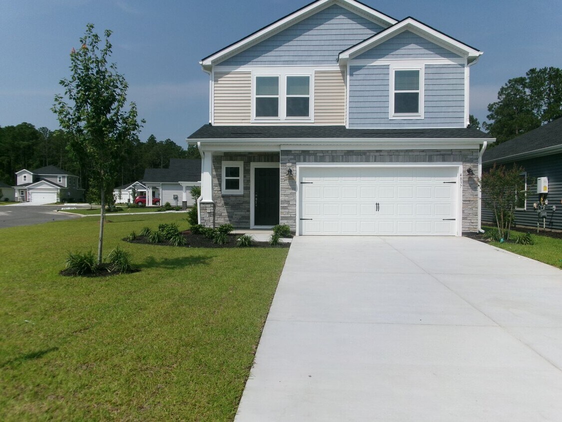 Foto principal - New Construction corner lot 5 bedroom home...
