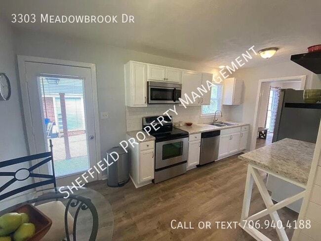Building Photo - 3303 Meadowbrook Dr.